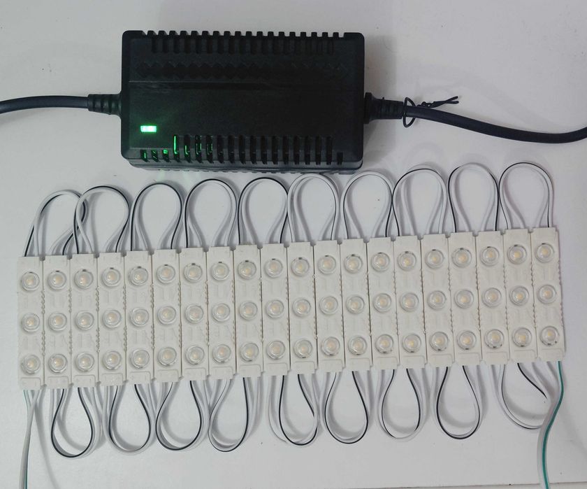 2 module banda LED la pret de 40 lei