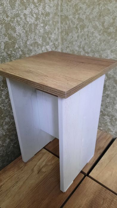 Продам новые табуретки