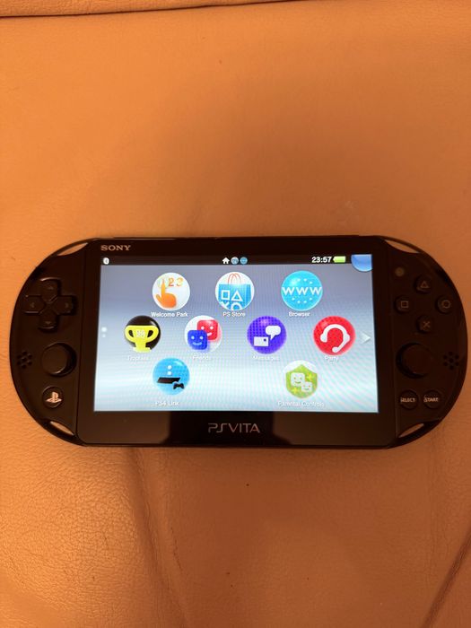PlayStation PS Vita + 8GB карта памет – Отлично състояние