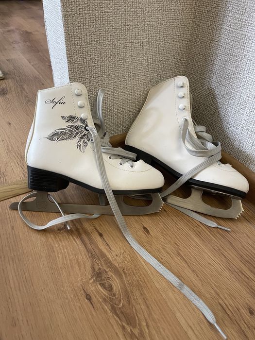 Коньки на девочку