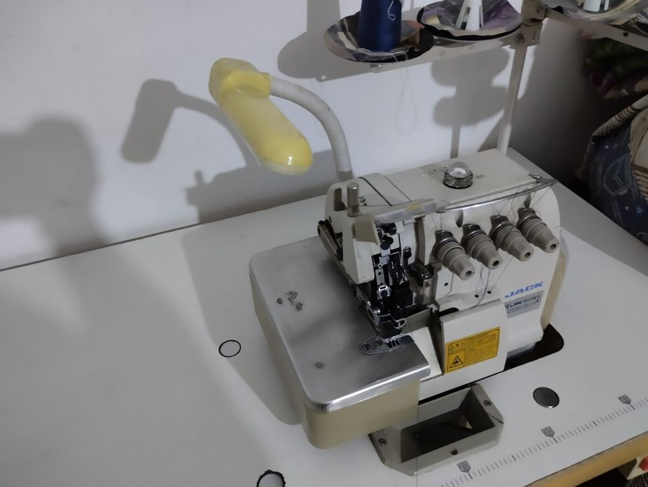 Швейная машина jack