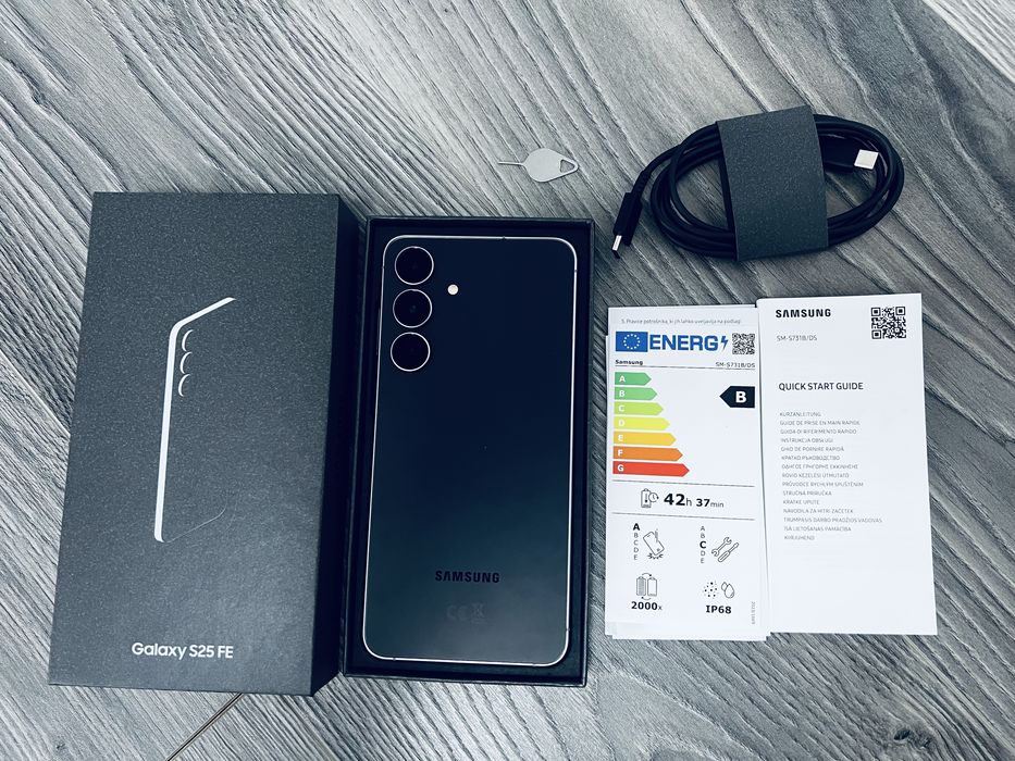 Vand/schimb Samsung S25 FE 128 GB jetBlack nou