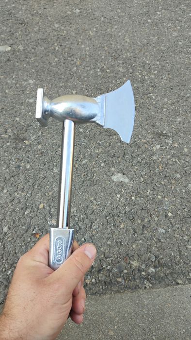 Ciocan snitele cu toporisca