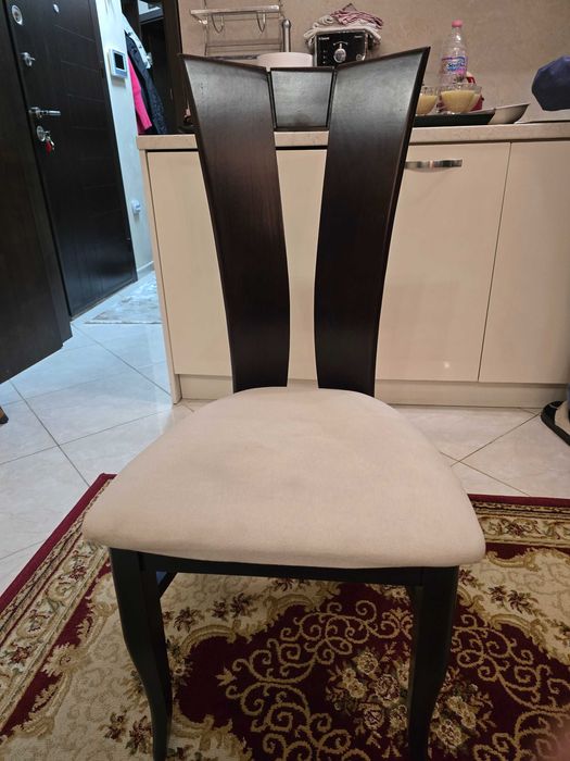 Стол от масивно дърво