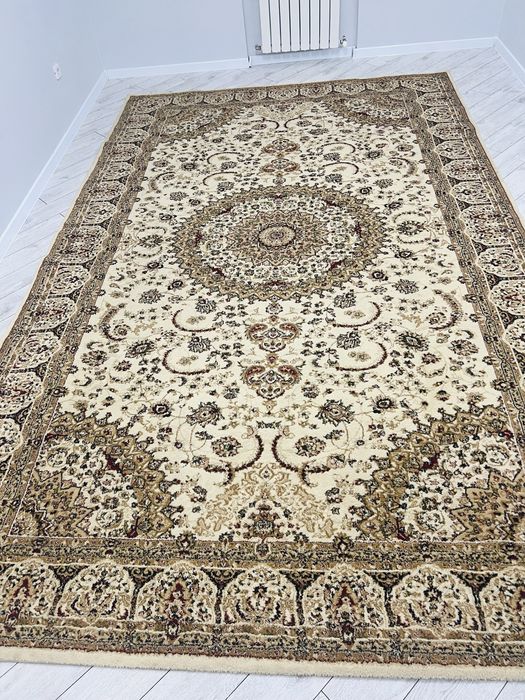 Кілем сатылады.Размері 250*400