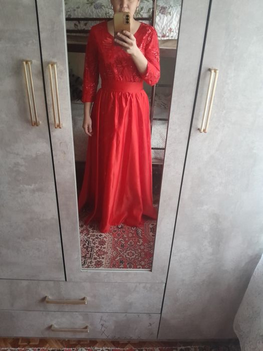 Нарядные женские платья