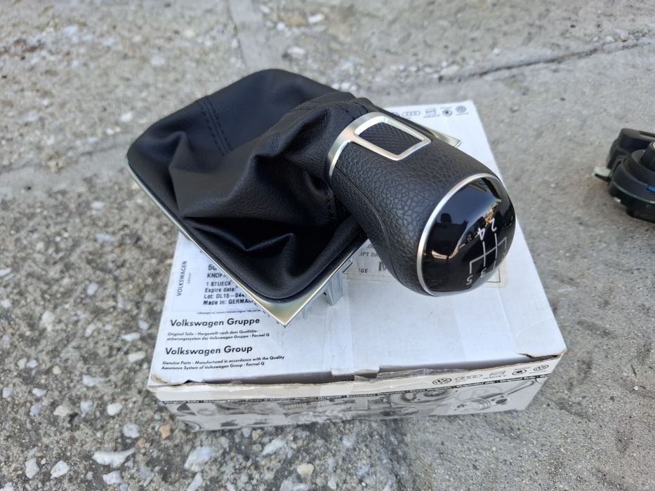 Подлакътник, скоростен лост, управление за климатроник, гумички педали