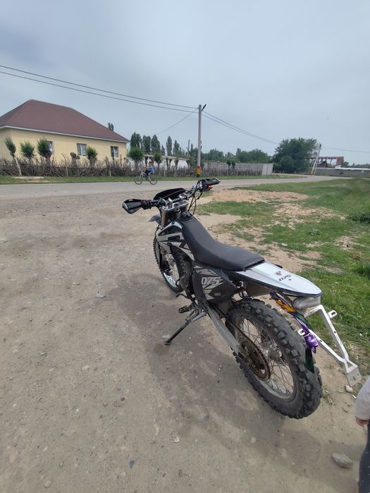 Мотоцикл эндуро 300 куб