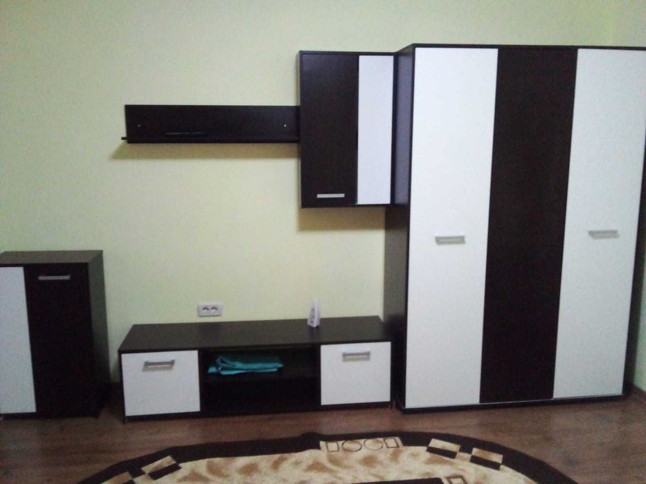 Închiriez garsoniera