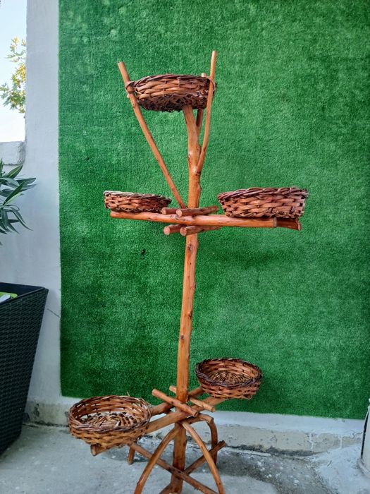 Дървен цветарник