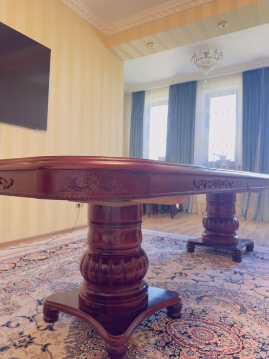 Стол для гостиной