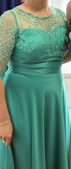 Vand rochii de ocazie