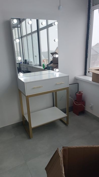 Зеркало для салонов красоты