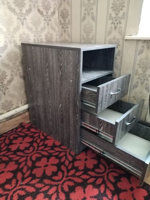 Тумба,с выдвижными ящиками