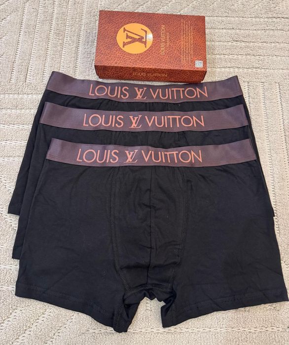 Мъжки боксерки в кутия.