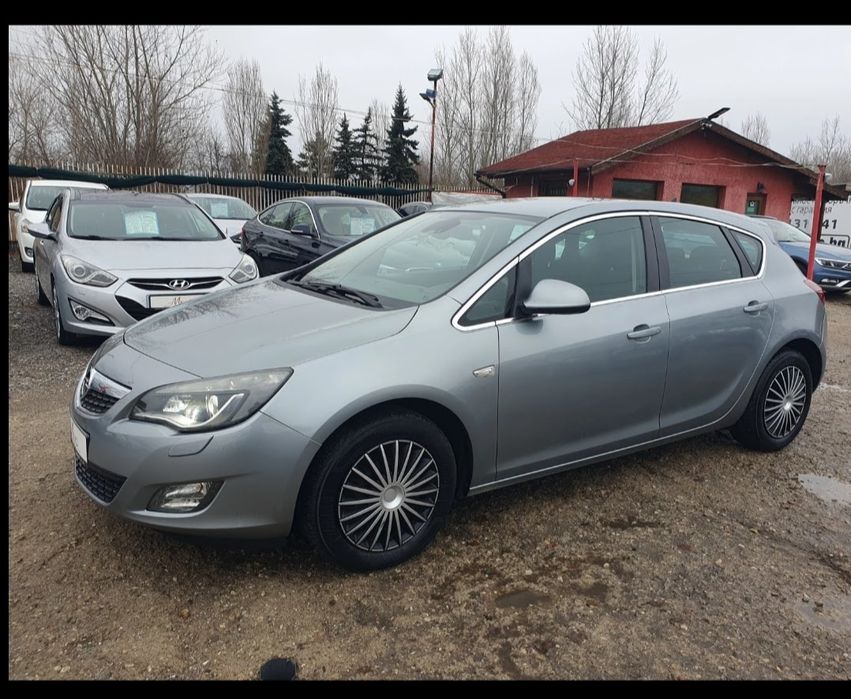 Продавам Опел Астра J 2.0  165к.с. CDTI / Sport Tourer