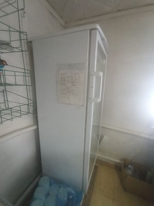 Продам витринный холодильник