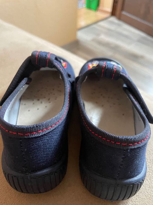 Детски запазени пантофки