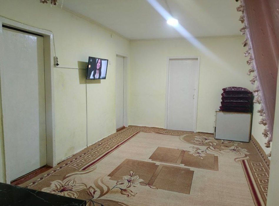 Nurafshon shahrida 2x квартира sotiladi uy kirpichniy