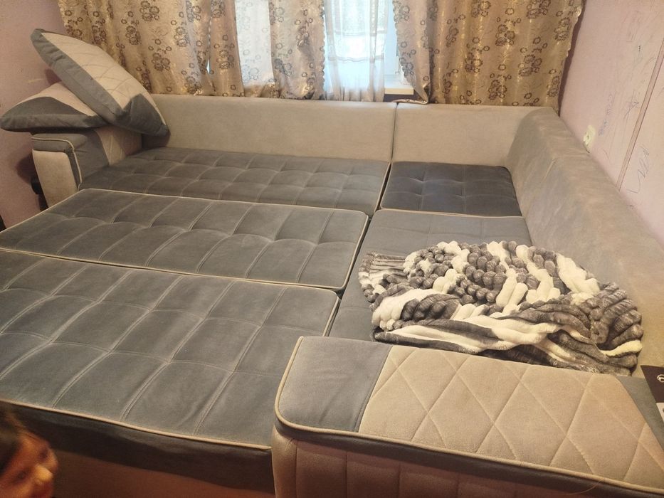 Продается раскладной диван-кровать 2.3х2.5 метра