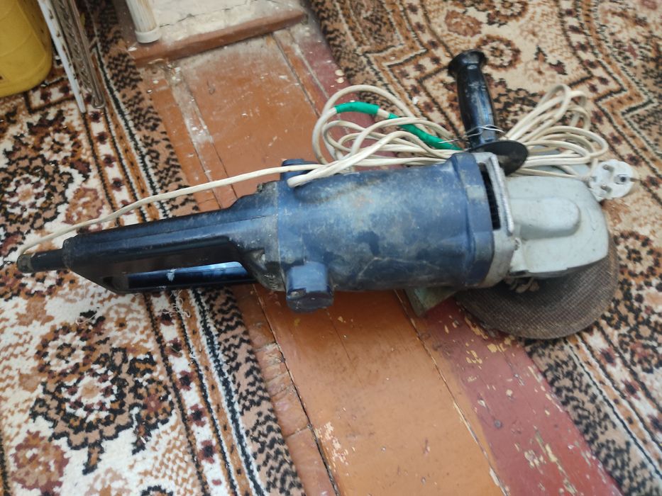 Продаю болгарку, большую.