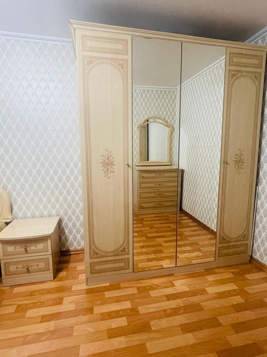 Продаю шкаф, тумбочку, кровать.