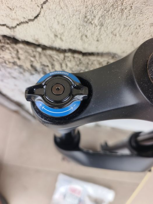 Вилка RockShox Yari RC Debon Air 29'' 160мм 15x110mm Boost