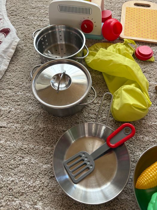 Детска дървена кухня ИКЕА плюс играчки