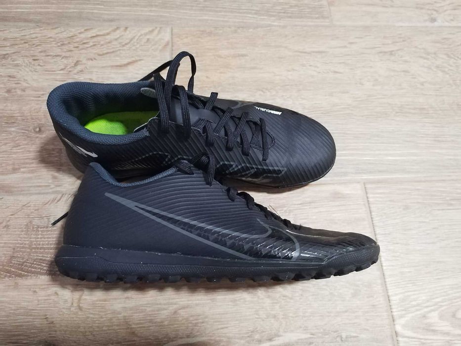 Ghete fotbal Nike Mercurial