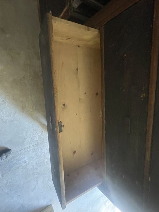 Mobilier din lemn masiv vechi – comode