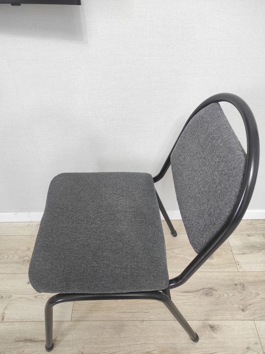 Стулья (красный, черный)