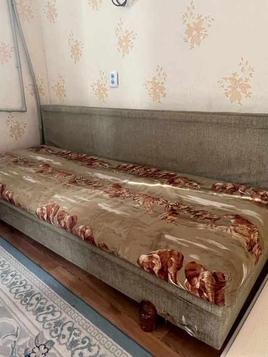 Продам диван  б/у