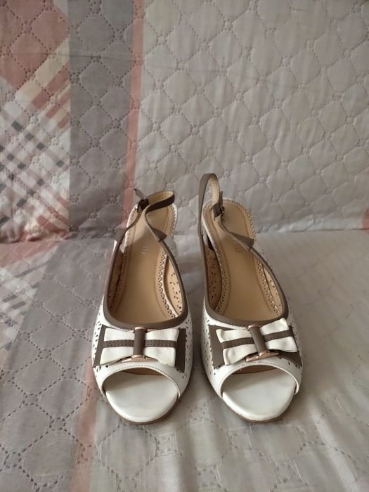 Продам босоножки