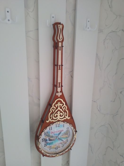 Часы настенный  продам