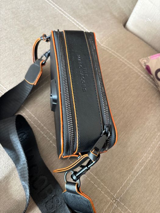 Черна дамска чанта през рамо