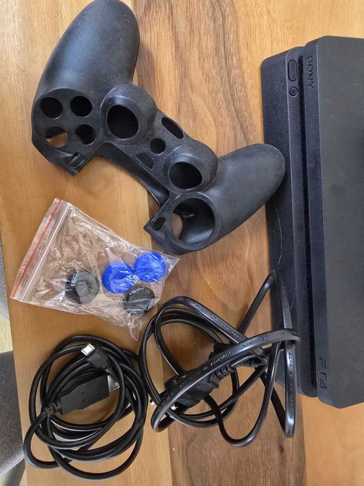 PlayStation 4 Slim / PS 4 Slim