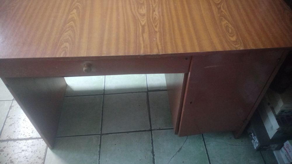 Продам б/у деревянный рабочий стол