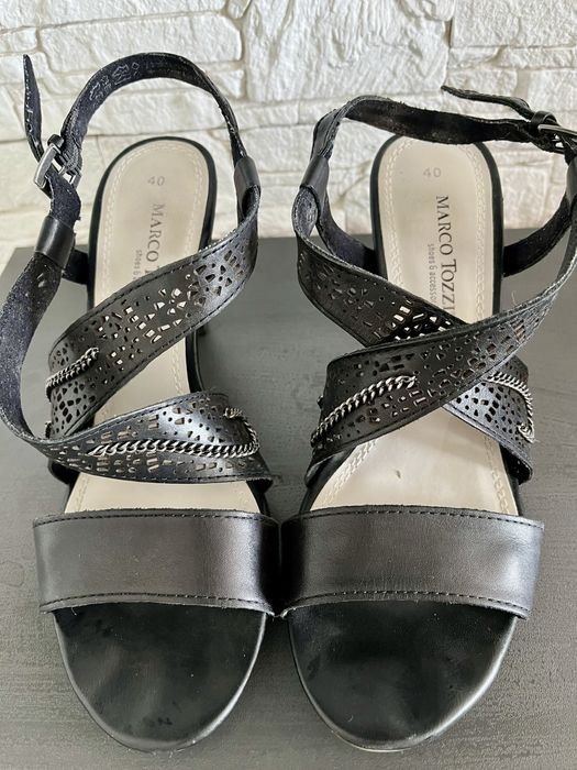 Продам босоножеи на каблуке