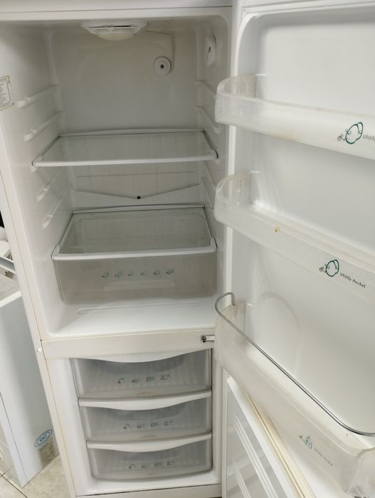 Холодильник samsung в рабочем состоянии