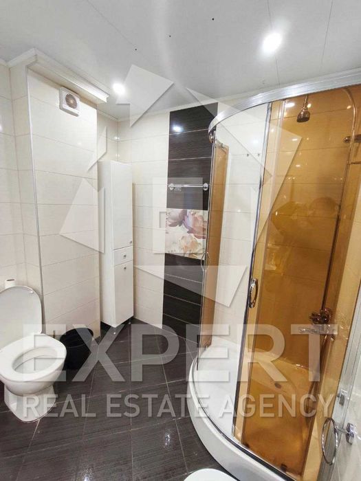 Слънчев двустаен апартамент с гараж в Бриз!