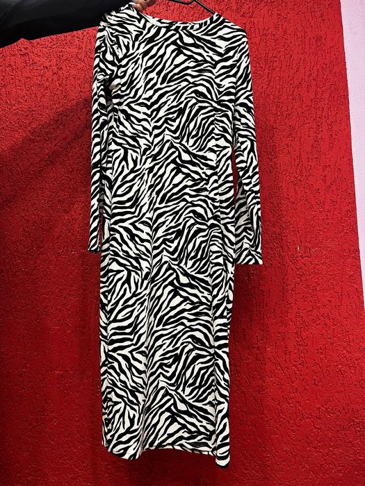 Рокля с дълъг ръкав