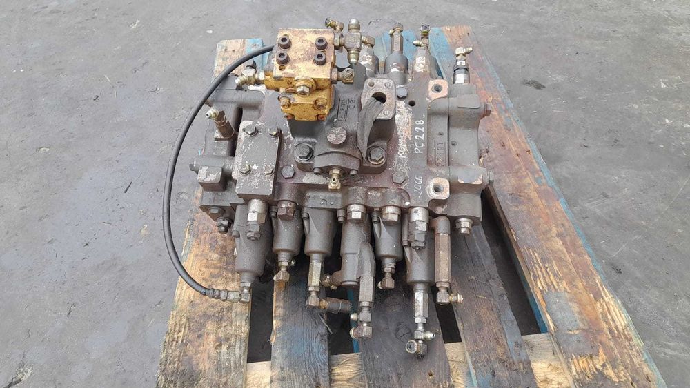 Distribuitor hidraulic comenzi Komatsu PC228 , C2D50051