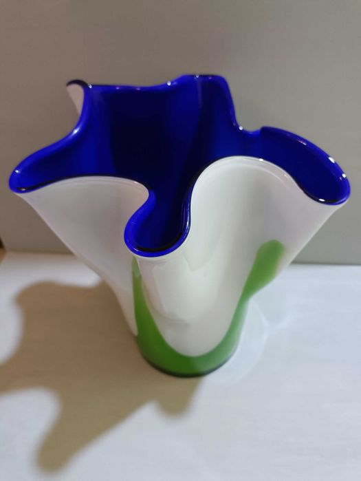 Большая красивая ваза для цветов