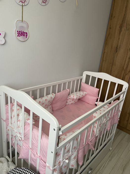 Белая детская кровать