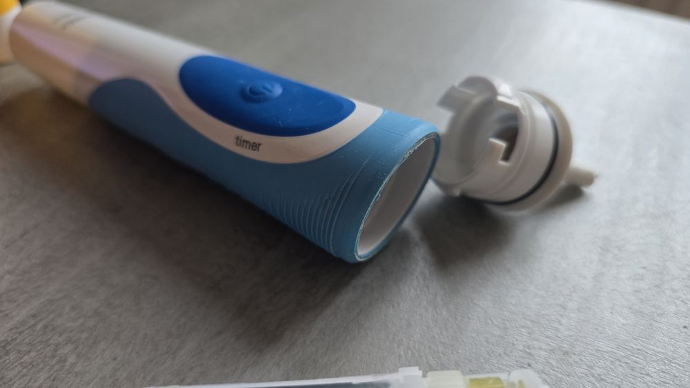 Periuta de dinti Oral B Vitality pentru piese