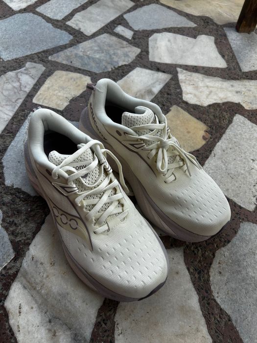 Дамски обувки Saucony Triumph 22