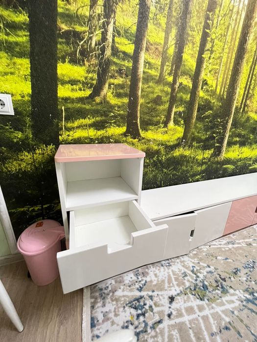 Кровать, тумбочки