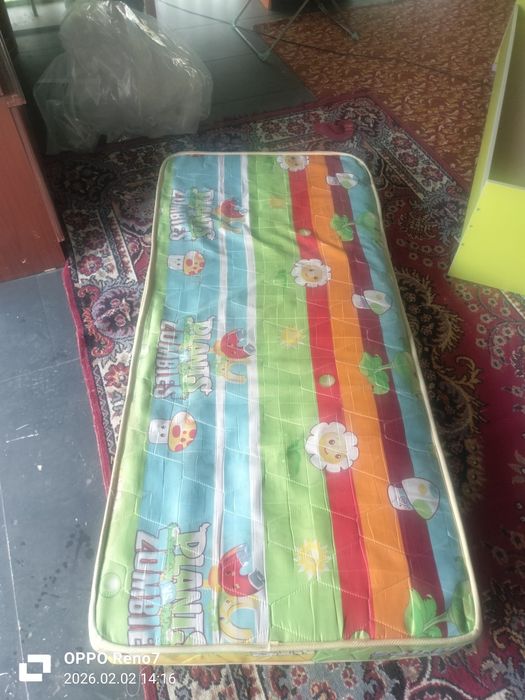 Кровать с матрасом