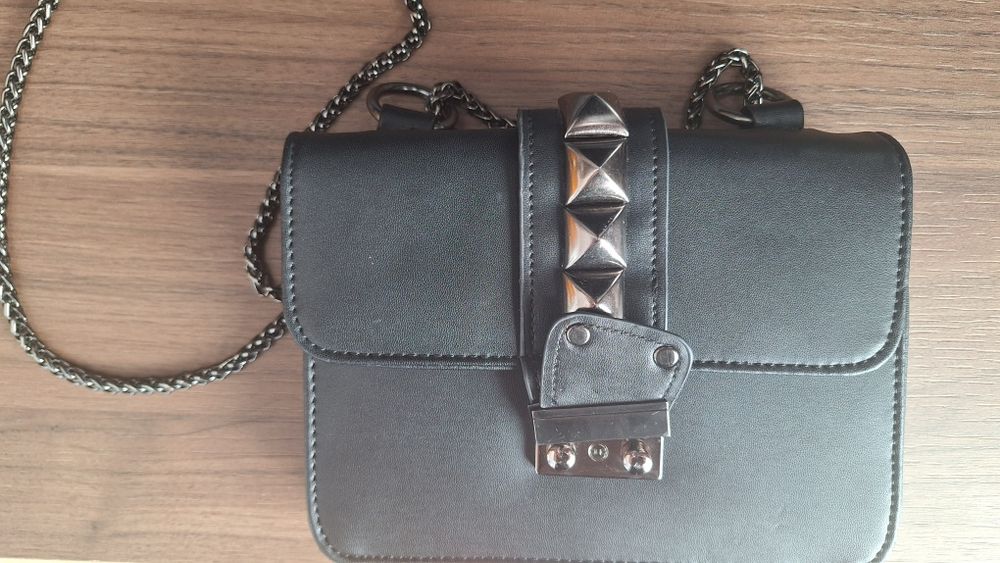 Черна дамска чанта