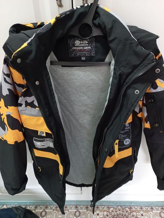 Продам куртку на мальчика 3в1